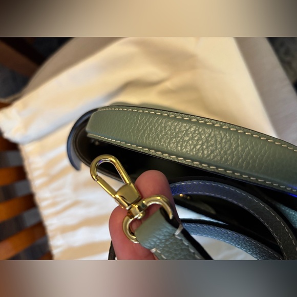 Fleuron Mini Swann Crossbody Bag - Picture 6 of 12